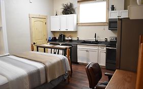 Silver Horseshoe Inn
